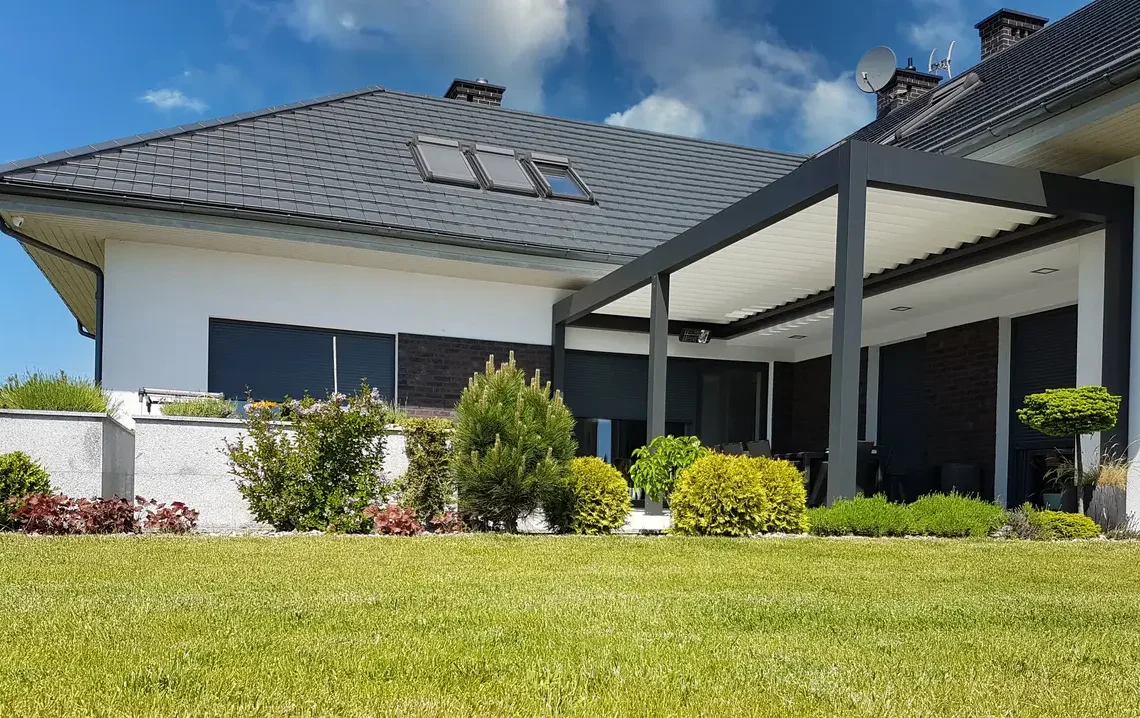 Bioklimatická pergola s naklápacími lamelami, Žilina 8